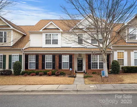 10122 Oxford Landing Ln, Charlotte, NC 28270