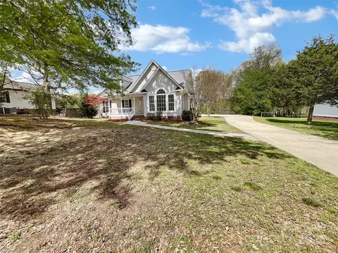 918 Clover Park Dr, Clover, SC 29710