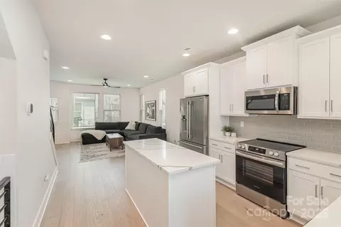 5048 York Park Ln, Charlotte, NC 28217