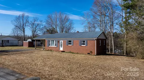 4117 Hill Pl, Hudson, NC 28638