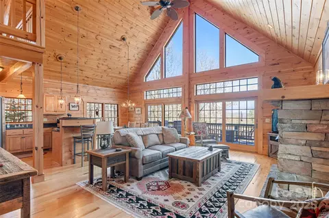 916 Grandview Peaks Dr, Nebo, NC 28761