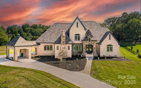 9217 Tullamore Ln, Lewisville, NC 27023