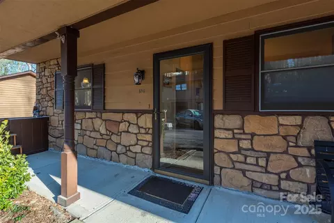 104 View De Lake Dr, Etowah, NC 28729