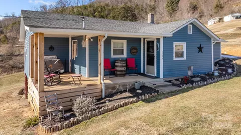 1293 Chambers Mountain Rd, Clyde, NC 28721