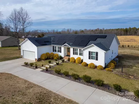 9489 Westridge Dr, Hickory, NC 28601