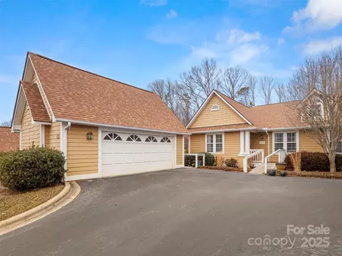 1401 Hyde Park Dr, Asheville, NC 28806