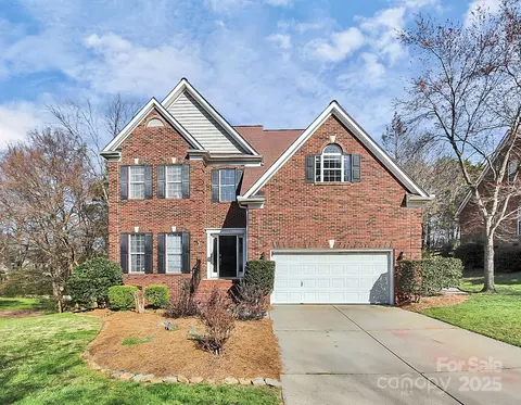 10501 Rougemont Ln, Charlotte, NC 28277