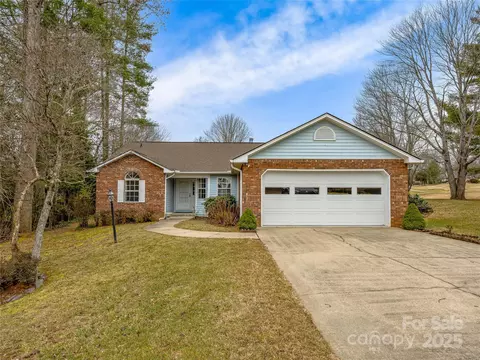 5 St Andrews Dr, Etowah, NC 28729