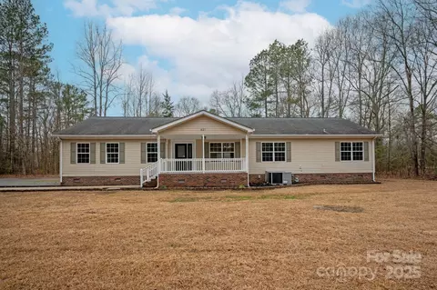 421 Pineland Ct, Catawba, SC 29704