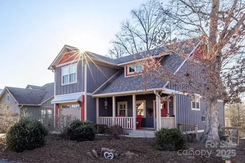 85 Locust St, Black Mountain, NC 28711