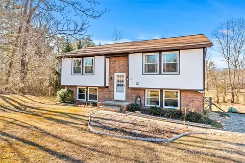 11 Oak Hill Ln, Fairview, NC 28730