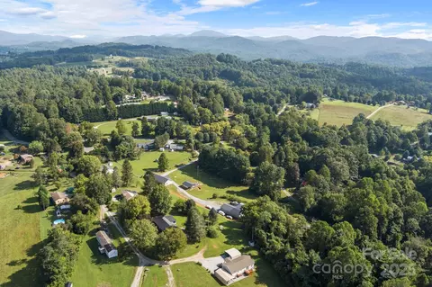 197 Albert Dr, Flat Rock, NC 28731