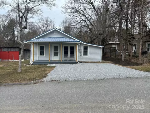 211 Aycock Ave, Hendersonville, NC 28792