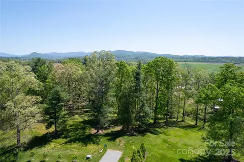 184 Majestic Ridge Rd, Mills River, NC 28759