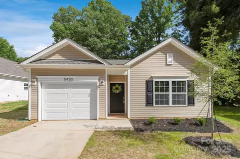 5615 Howard St, Charlotte, NC 28269