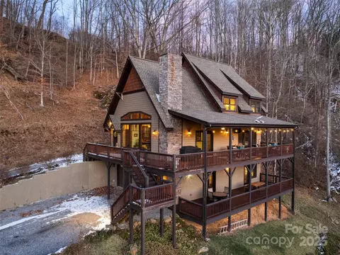 439 Satinwood Dr, Waynesville, NC 28785