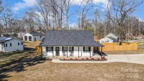 301 Tomberlin Rd, Mount Holly, NC 28120