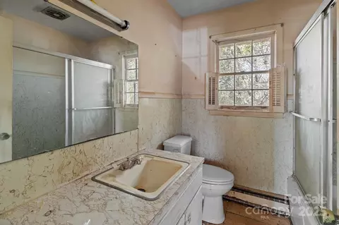 Bath - 437 E 22nd St, Kannapolis, NC 28083 photo 1 of 1