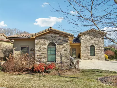 16 Pacifico Dr, Asheville, NC 28806