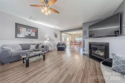 Living - 404 Matfield Ct, Monroe, NC 28110 photo 3 of 4