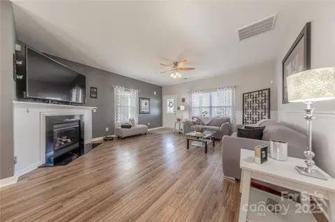 Living - 404 Matfield Ct, Monroe, NC 28110 photo 2 of 4