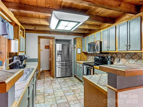 Kitchen - 116 Cracker Trl, Clyde, NC 28721 photo 3 of 3