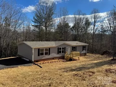2490 Shadowbrook Dr, Lenoir, NC 28645