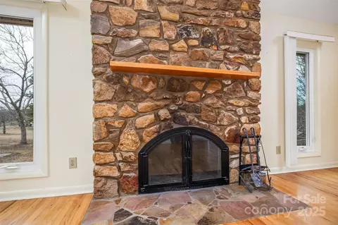 Living - 33287 Mann Rd, Albemarle, NC 28001 photo 4 of 5