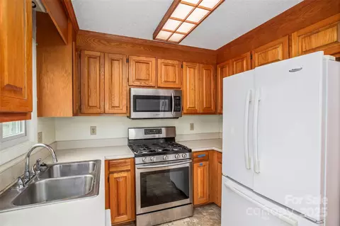 Kitchen - 33287 Mann Rd, Albemarle, NC 28001 photo 4 of 4