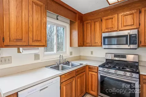 Kitchen - 33287 Mann Rd, Albemarle, NC 28001 photo 3 of 4