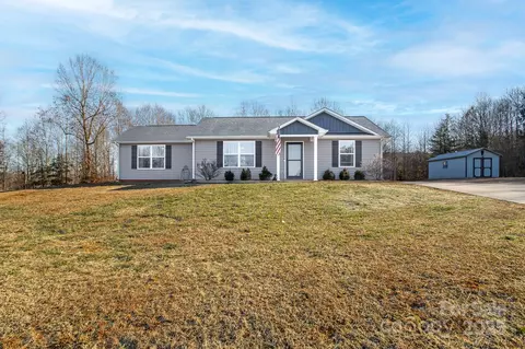 521 Summer Creek Dr, Stanley, NC 28164