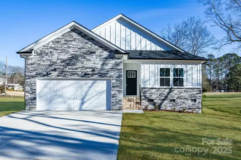 335 Pinewood Ln, Rock Hill, SC 29730