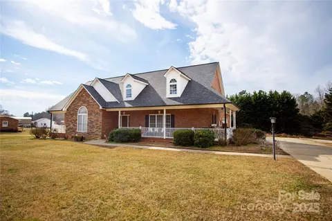 1270 Mirror Lake Rd, Lincolnton, NC 28092
