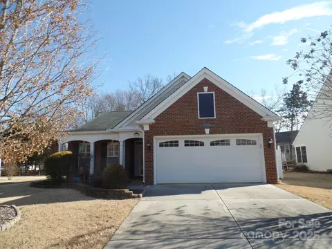 9018 Kestral Ridge Dr, Charlotte, NC 28269