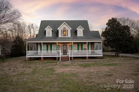 2400 Potter Downs Dr, Waxhaw, NC 28173