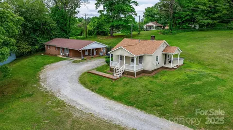 17411737 Starcross Rd, Lenoir, NC 28645