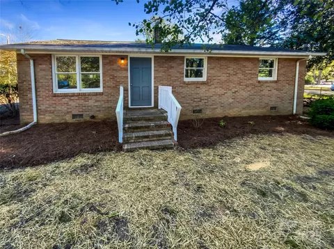 333 S High St, Waxhaw, NC 28173
