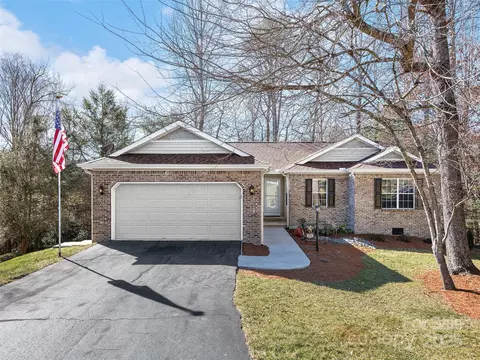 6 Pinehurst Ct, Etowah, NC 28729