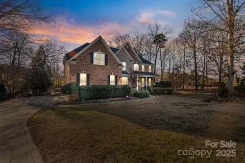 1102 Dobson Dr, Waxhaw, NC 28173