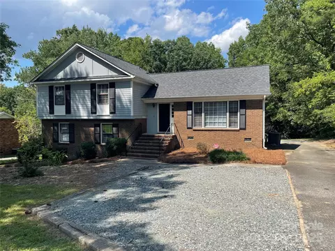 1615 Bonnie Ln, Charlotte, NC 28213