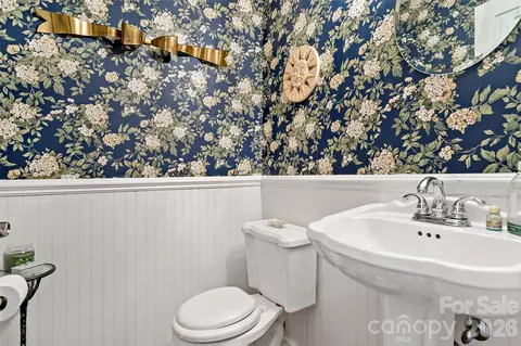 Bath - 60 E Valley View Dr, Marion, NC 28752 photo 2 of 6