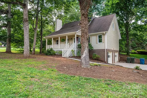 5138 Foley Dr, Hickory, NC 28601