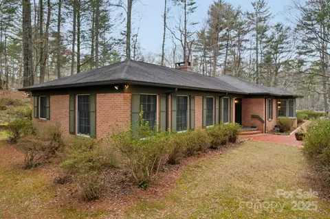 141 Boyd Dr, Flat Rock, NC 28731