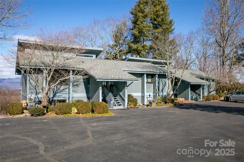 272 Tinequa Dr, Brevard, NC 28712