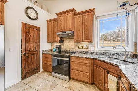 Kitchen - 169 Stoneybrook Way, Tryon, NC 28782 photo 3 of 3