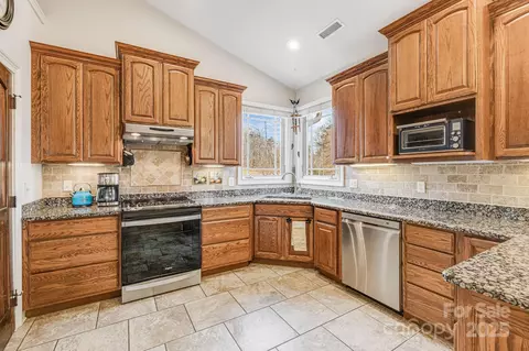 Kitchen - 169 Stoneybrook Way, Tryon, NC 28782 photo 2 of 3