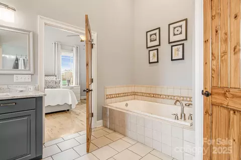 Bath - 169 Stoneybrook Way, Tryon, NC 28782 photo 4 of 5