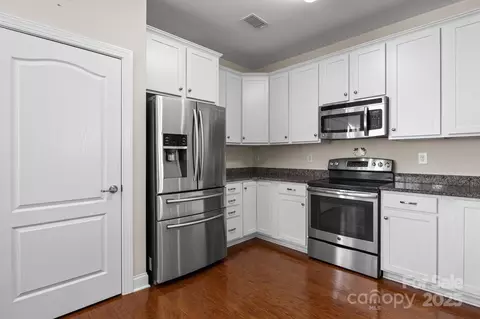 Kitchen - 18211 Ebenezer Dr, Cornelius, NC 28031 photo 2 of 5