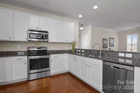 Kitchen - 18211 Ebenezer Dr, Cornelius, NC 28031 photo 3 of 5