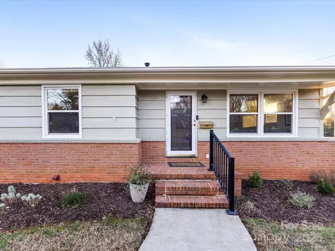 1908 Starbrook Dr, Charlotte, NC 28210